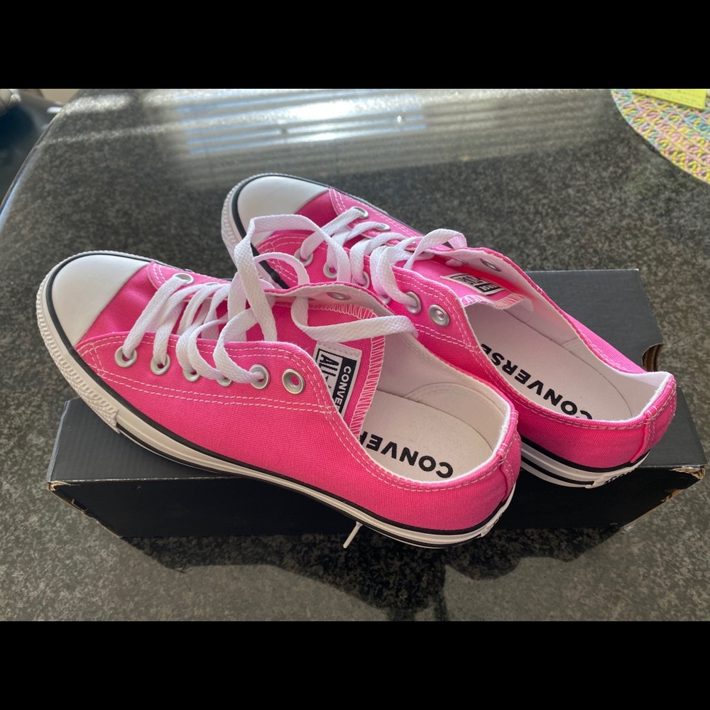 Converse pink women's size 8Y fits size 8.5-9Y